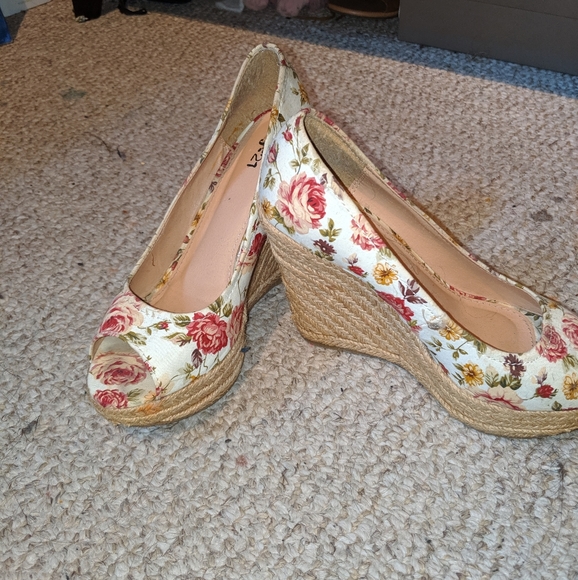 Shoes - Picture 1 of 2